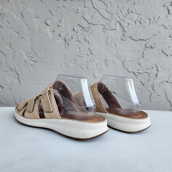 Clarks Brown Tan Sandals with Adjustable Straps - Picture 3 of 13